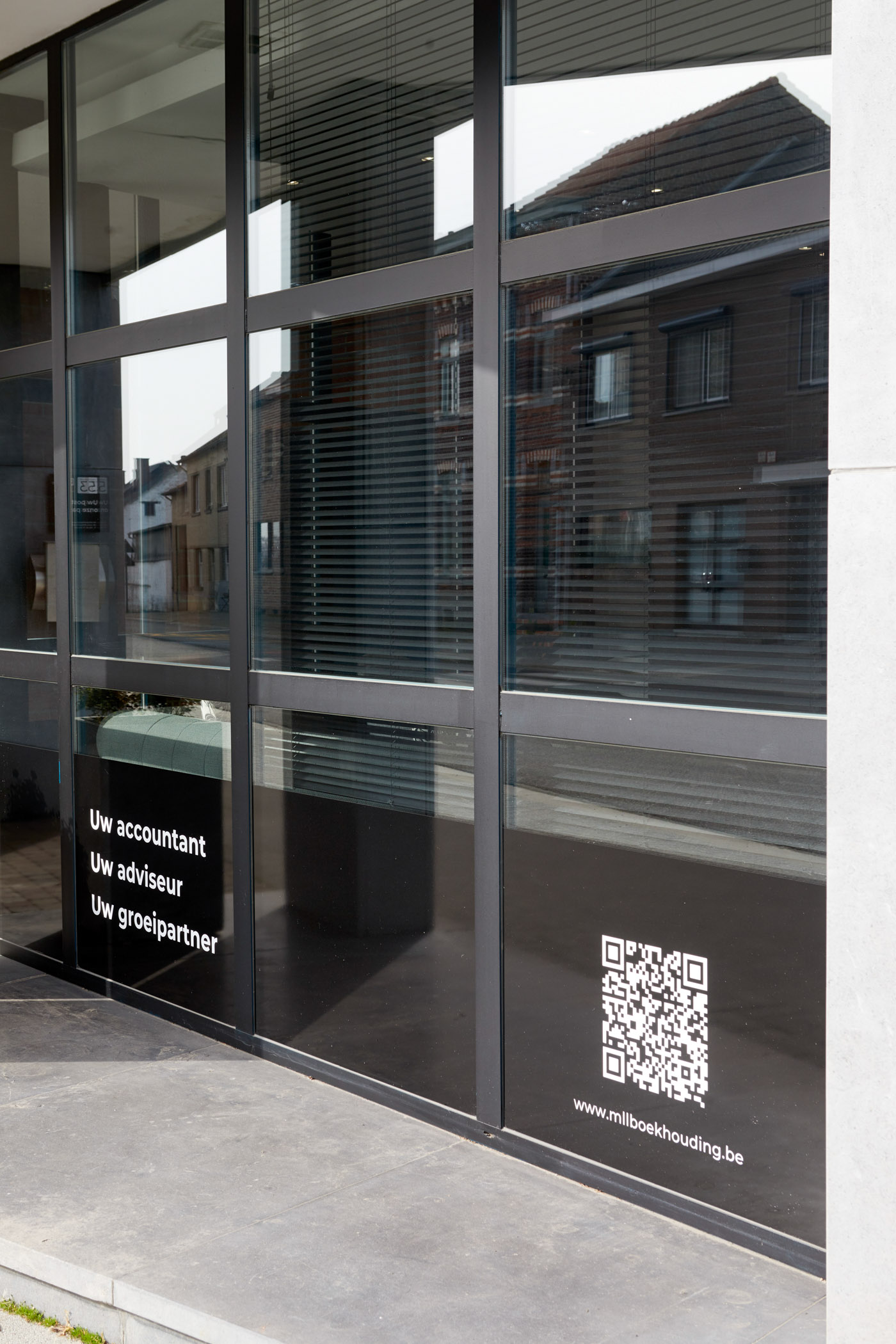Raamsticker MLL Boekhouding: accountant, adviseur en groeipartner